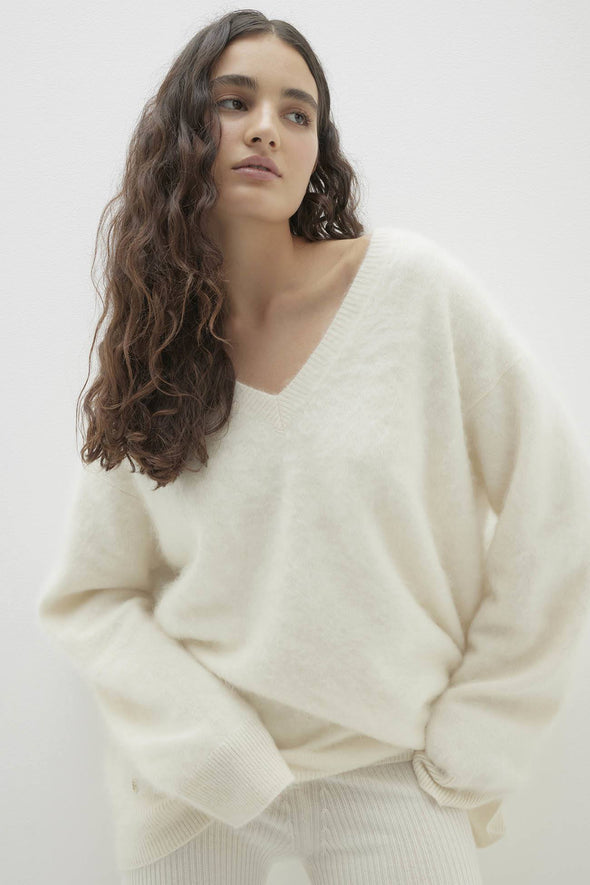 GLADYS BRUSHED CASHMERE V-NECK SWEATER