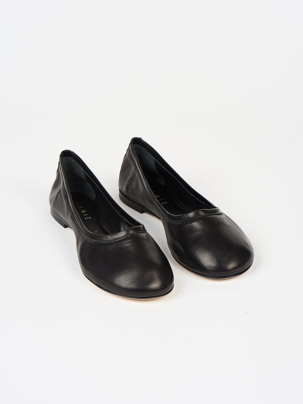 The Minimalist Slipper in Black